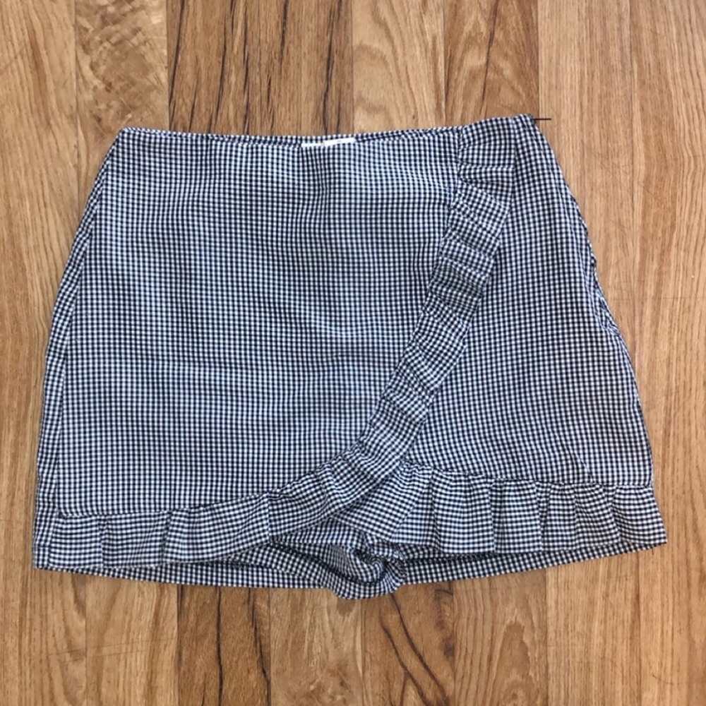 black & white checkered shirt. Pleated.
